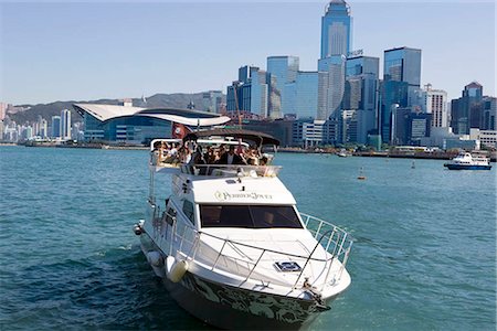 Lancement d'un plaisir à la jetée de Tsimshatsui avec la ligne d'horizon en arrière-plan, Hong Kong Wanchai Photographie de stock - Rights-Managed, Code: 855-03024305
