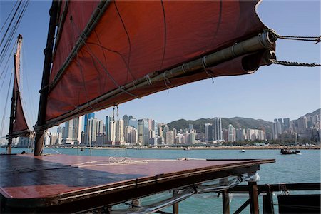 simsearch:855-03024093,k - Chinese junk Dukling in Victoria Harbour with North Point and Hung Hom skyline at background Foto de stock - Con derechos protegidos, Código: 855-03024328