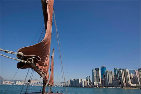 simsearch:855-03024093,k - Chinese junk Dukling in Victoria Harbour with North Point and Hung Hom skyline at background Foto de stock - Con derechos protegidos, Código: 855-03024331