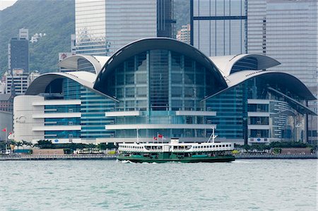 Centre de Convention & exposition de Hong Kong avec un star ferry au premier plan Photographie de stock - Rights-Managed, Code: 855-03024445