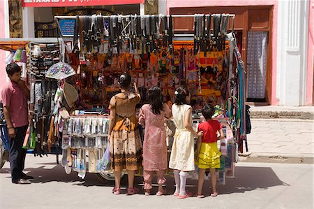 simsearch:855-03253868,k - Uyghur girls shopping for accessories,Old town of Kashgar,Xinjiang Uyghur autonomy district,Silkroad,China Stock Photo - Rights-Managed, Code: 855-03024551