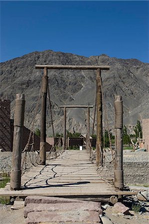 Pont suspendu de Dabancheng antique, Wulumuqi, Xinjiang Uyghur autonomie quartier, route de la soie, Chine Photographie de stock - Rights-Managed, Code: 855-03024754