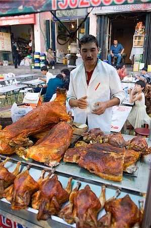 Poulet rôti et l'affichage de l'agneau dans un aliment de décrochage dans le marché de nuit de Erdaoqiao, Wulumuqi, Xinjiang Uyghur autonomie district, route de la soie, Chine Photographie de stock - Rights-Managed, Code: 855-03024777