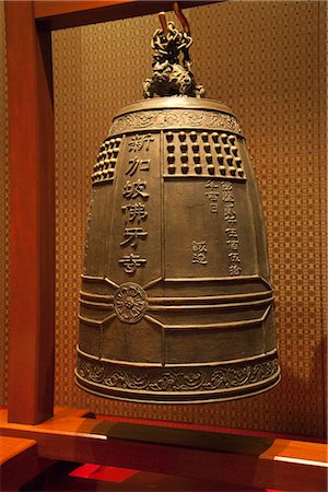 simsearch:855-03025298,k - Bronze bell,Buddha Tooth Relic Temple and Museum,Chinatown,Singapore Stock Photo - Rights-Managed, Code: 855-03025307