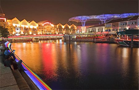 simsearch:855-03025327,k - Clarke Quay à Singapour la nuit, Photographie de stock - Rights-Managed, Code: 855-03025329