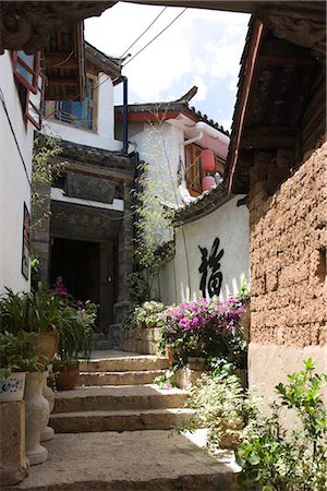 folk house - Maxi people's folk house,Old town of Lijiang,Yunnan Province,China Stock Photo - Rights-Managed, Code: 855-03025392