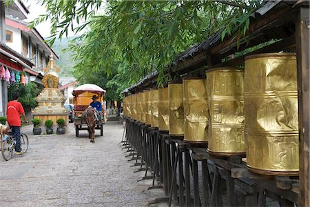 rueda de oración - Prayer wheels at Shuhe village,Lijiang,Yunnan Province,China Foto de stock - Con derechos protegidos, Código: 855-03025449