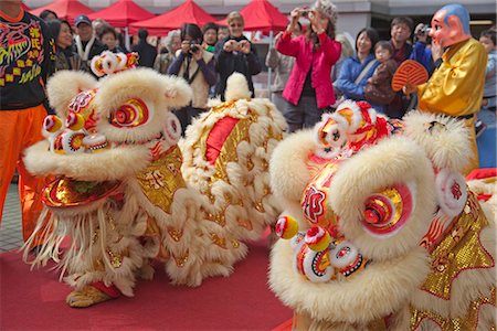 Danse du lion célébrant le nouvel an chinois, Hong Kong Photographie de stock - Rights-Managed, Code: 855-03025669