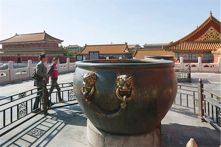 simsearch:855-03025825,k - Gold plated bronze urn at Hall of supreme harmony (Taihe Dian),Forbidden City,Beijing,China Fotografie stock - Rights-Managed, Codice: 855-03025789