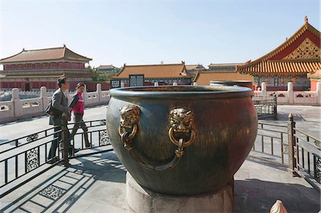simsearch:855-03025798,k - Gold plated bronze urn at Hall of supreme harmony (Taihe Dian),Forbidden City,Beijing,China Foto de stock - Con derechos protegidos, Código: 855-03025789