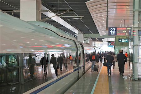 Bullet train to Tianjin,Beijing South Railway Station,Beijing,China Foto de stock - Con derechos protegidos, Código: 855-03025945