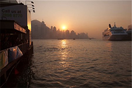 Sunset over Victoria Harbour,Hong Kong Foto de stock - Con derechos protegidos, Código: 855-03026243