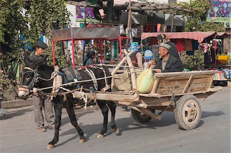 equus africanus asinus - Donkey cart running in Bazaar of Kuche (Kuqa),Xinjiang,China Foto de stock - Con derechos protegidos, Código: 855-03026554