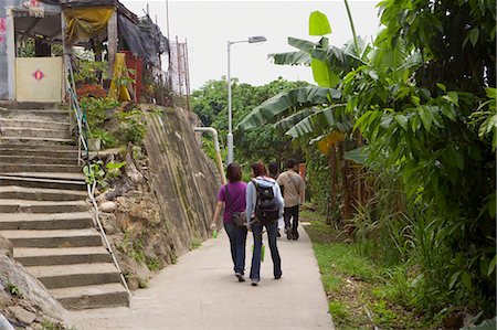 Personnes marchant à Lamma Island, Hong Kong Photographie de stock - Rights-Managed, Code: 855-03021876