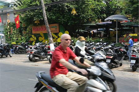 simsearch:855-02989539,k - People on motobike in street of Ho Chi Minh,Vietnam Foto de stock - Con derechos protegidos, Código: 855-03021897