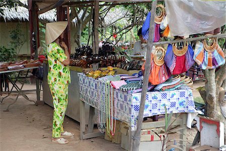 simsearch:855-03253670,k - Souvenir vendor on Cu Lao Thai Son Island,Vietnam Stock Photo - Rights-Managed, Code: 855-03022003