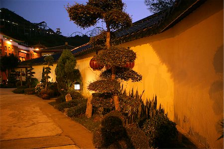 simsearch:855-03024256,k - Bonsai at the Middle Kingdom lowland garden,Ocean Park,Hong Kong Stock Photo - Rights-Managed, Code: 855-03022282
