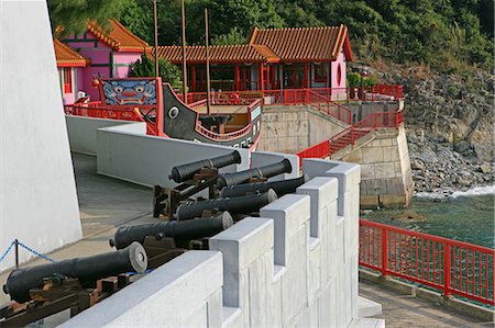 simsearch:855-03022585,k - Cannon formerly used as defense displaying at the Middle Kingdom lowland garden,Ocean Park,Hong Kong Stock Photo - Rights-Managed, Code: 855-03022304
