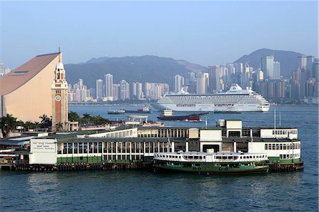 Cruiser departing in Victoria Harbour and Star Ferry Pier,Hong Kong Fotografie stock - Rights-Managed, Codice: 855-03022445