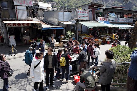 simsearch:855-03026619,k - Tourists buying food from a  vendor at Lei Yu Mun,Hong Kong Stock Photo - Rights-Managed, Code: 855-03022468