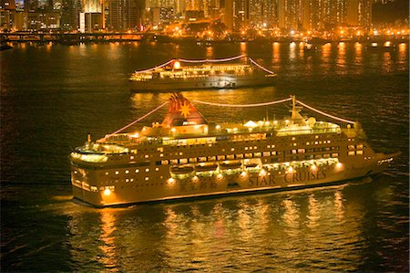 simsearch:855-03024481,k - Cruise ship in Victoria Harbour with Kowloon east skyline in background,Hong Kong Stock Photo - Rights-Managed, Code: 855-03023052