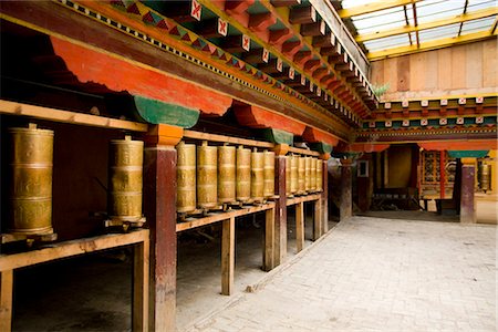 rueda de oración - Prayer wheels in Songzanlin Temple,Shangri-La,China Foto de stock - Con derechos protegidos, Código: 855-03023561