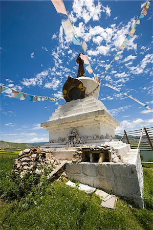simsearch:855-03023485,k - Stupa tibétain sur les hautes terres Shangri-La, Chine Photographie de stock - Rights-Managed, Code: 855-03023643