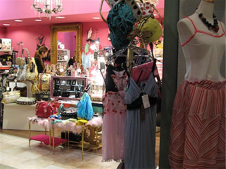 Boutique au Fort de Venus, Odaiba, Tokyo, Japon Photographie de stock - Rights-Managed, Code: 855-03254002