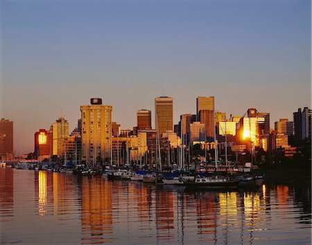 simsearch:400-07680378,k - Downtown Vancouver von der Yacht-Hafen in der Abenddämmerung, Kanada Stockbilder - Lizenzpflichtiges, Bildnummer: 855-03255039