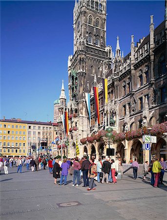 Touristes sur la place Marienplatz devant le nouvel hôtel de ville dans la ville de Munich, Bavière, Allemagne Photographie de stock - Rights-Managed, Code: 855-03255132