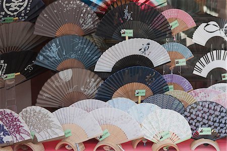 Display of folding fans in a souvenir shop at Kiyomizu-zaka, Higashiyama, Kyoto, Japan Fotografie stock - Rights-Managed, Codice: 855-03253009