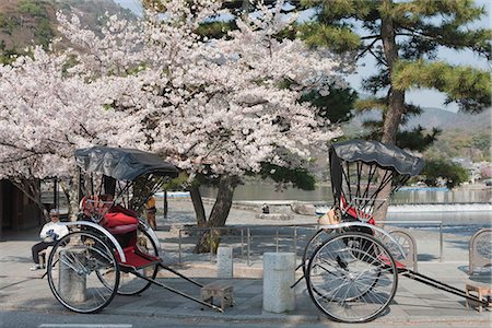 Richshaws in Arashiyama, Kyoto, Japan Stockbilder - Lizenzpflichtiges, Bildnummer: 855-03253035