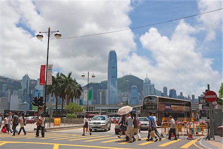 Tsimshatsui bus terminal avec skyline Central en arrière-plan, Hong Kong Photographie de stock - Rights-Managed, Code: 855-03253497