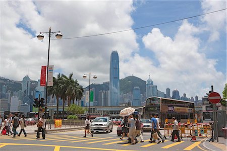 Tsimshatsui bus terminal with Central skyline in background, Hong Kong Foto de stock - Con derechos protegidos, Código: 855-03253497