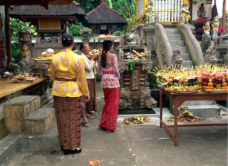 simsearch:855-03253670,k - Offering for full moon festival in a temple, Bali, Indonesia Stock Photo - Rights-Managed, Code: 855-03253677