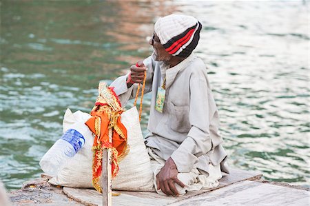 simsearch:857-06721514,k - Man chanting with prayer beads on the ghat of River Ganges, Haridwar, Uttarakhand, India Stockbilder - Lizenzpflichtiges, Bildnummer: 857-06721483