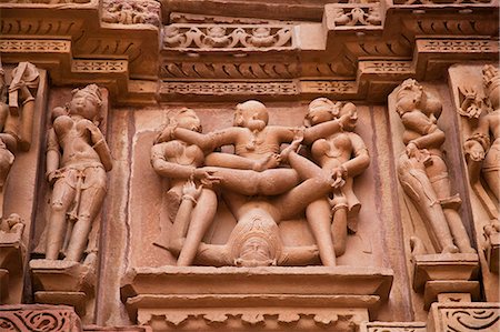 Close-up of erotic carvings at a temple, Lakshmana Temple, Khajuraho, Chhatarpur District, Madhya Pradesh, India Foto de stock - Con derechos protegidos, Código: 857-06721528