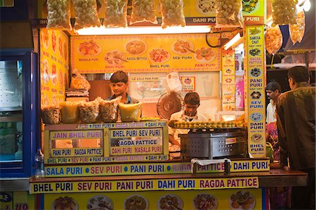 food stall - People at a food stall,  Juhu Beach, Mumbai, Maharashtra, India Stock Photo - Rights-Managed, Code: 857-06721666