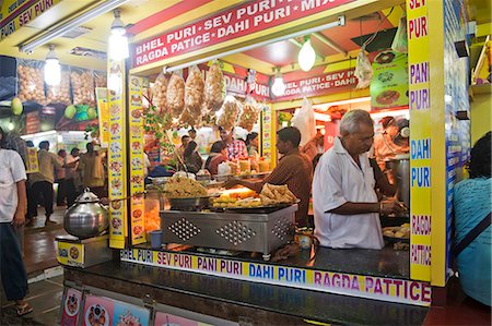 People at a food stall, Juhu Beach, Mumbai, Maharashtra, India Foto de stock - Con derechos protegidos, Código: 857-06721668
