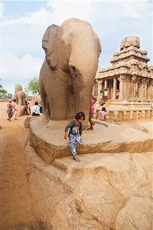 Tourists at ancient Pancha Rathas temple, Mahabalipuram, Kanchipuram District, Tamil Nadu, India Photographie de stock - Rights-Managed, Code: 857-06721718