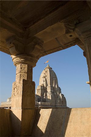 simsearch:857-03553714,k - Low angle view of a temple, Kumbha Shyam Temple, Chittorgarh, Rajasthan, India Stock Photo - Rights-Managed, Code: 857-03192487