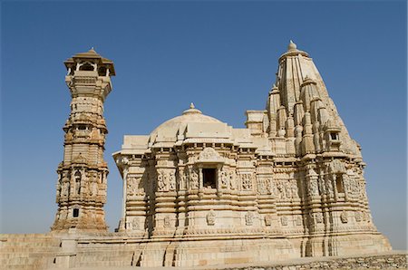 simsearch:857-03192747,k - Low angle view of a tower along a temple, Kirti Stambh, Chittorgarh Fort, Chittorgarh, Rajasthan, India Foto de stock - Con derechos protegidos, Código: 857-03192498