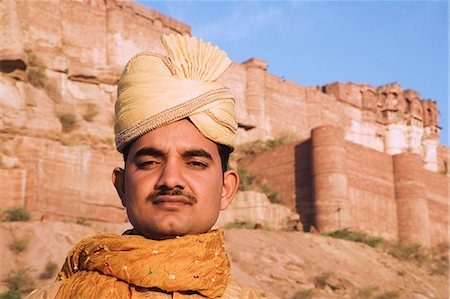 simsearch:857-03553567,k - Groom with fort in the background, Meherangarh Fort, Jodhpur, Rajasthan, India Foto de stock - Direito Controlado, Número: 857-03192559