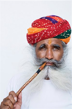 Portrait d'un homme fumant Photographie de stock - Rights-Managed, Code: 857-03192577