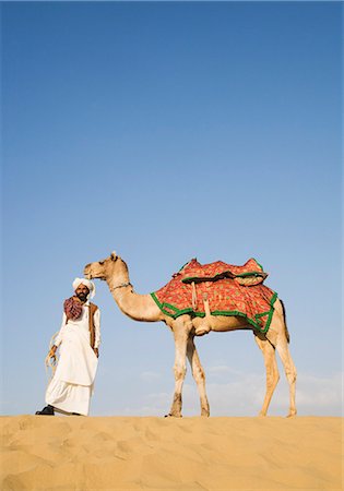 simsearch:857-03192652,k - Man standing with a camel in a desert, Thar Desert, Jaisalmer, Rajasthan, India Foto de stock - Con derechos protegidos, Código: 857-03192649