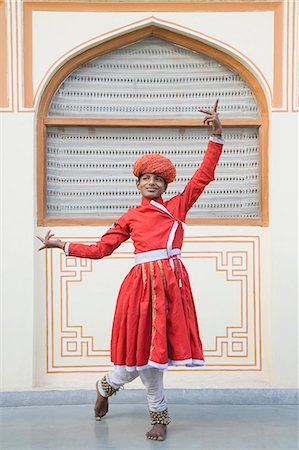 Adolescent dansant dans un palais, City Palace, Jaipur, Rajasthan, Inde Photographie de stock - Rights-Managed, Code: 857-03192676