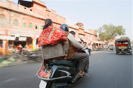 Trafic sur une route, le City Palace, Jaipur, Rajasthan, Inde Photographie de stock - Rights-Managed, Code: 857-03192672