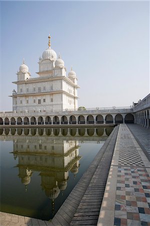 simsearch:857-03553714,k - Reflection of Gurudwara in water, Sikh Temple, Gwalior, Madhya Pradesh, India Stock Photo - Rights-Managed, Code: 857-03192708