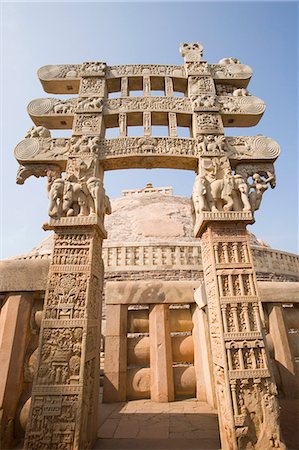 photographs of ancient india - Détails architecturaux d'un stupa, Madhya Pradesh, en Inde, Bhopal, Sanchi, Grand Stupa Photographie de stock - Rights-Managed, Code: 857-03192724