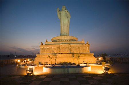 simsearch:857-03553660,k - Low angle view of a statue of Buddha, Hussain Sagar, Hyderabad, Andhra Pradesh, India Fotografie stock - Rights-Managed, Codice: 857-03192738